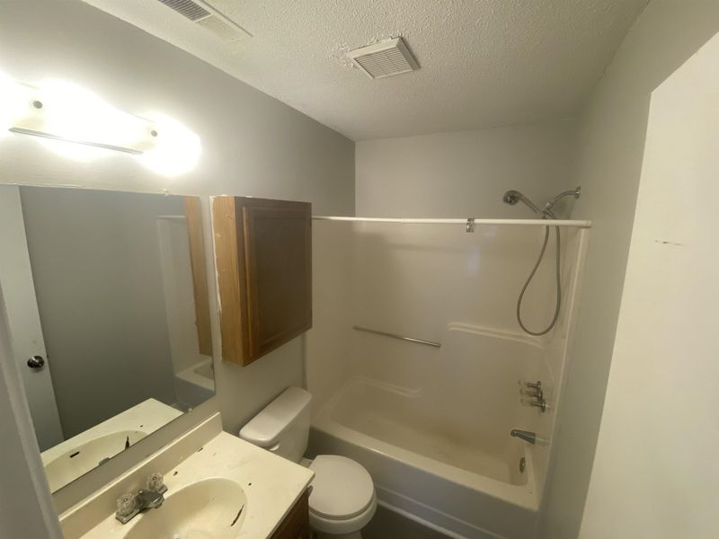 1913 Tischer Rd, Raleigh, NC 27603