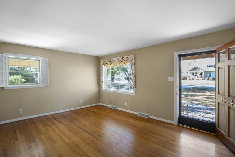 1914 Dartmouth Dr, Durham, NC 27705
