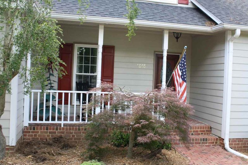1915 Bearkling Pl, Chapel Hill, NC 27517