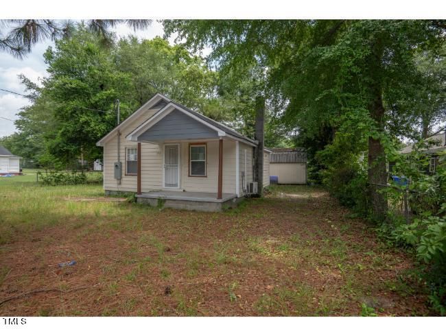 1915 Progress St, Fayetteville, NC 28306