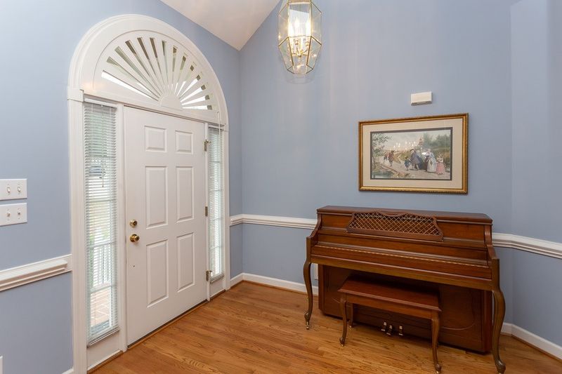 1916 Amity Hill Ct, Raleigh, NC 27612