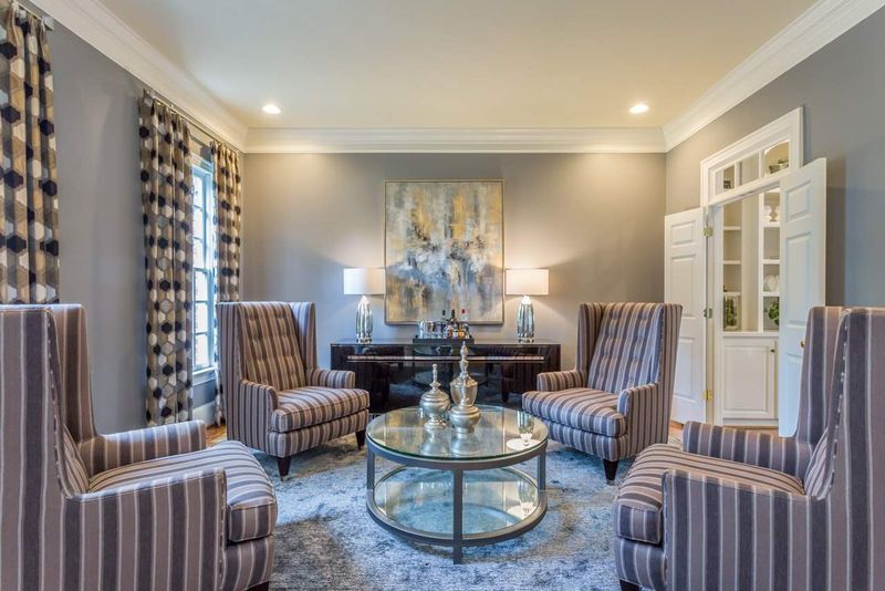 1916 Banbury Rd, Raleigh, NC 27608