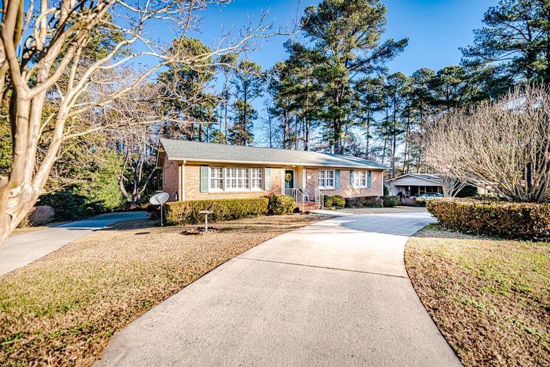 1916 Hamilton Dr, Sanford, NC 27330