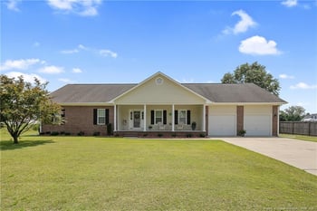1916 Pineville Dr, Hope Mills, NC 28348