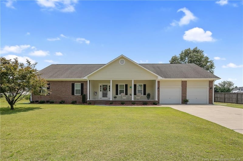 1916 Pineville Dr, Hope Mills, NC 28348