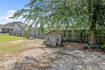 1916 Pineville Dr, Hope Mills, NC 28348