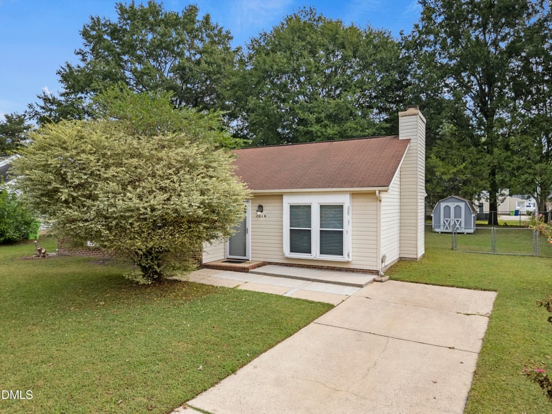 1916 Riverknoll Dr, Raleigh, NC 27610