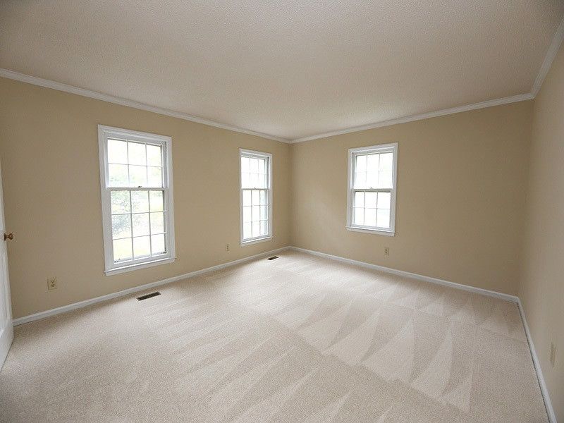 1916 White Plains Rd, Chapel Hill, NC 27517