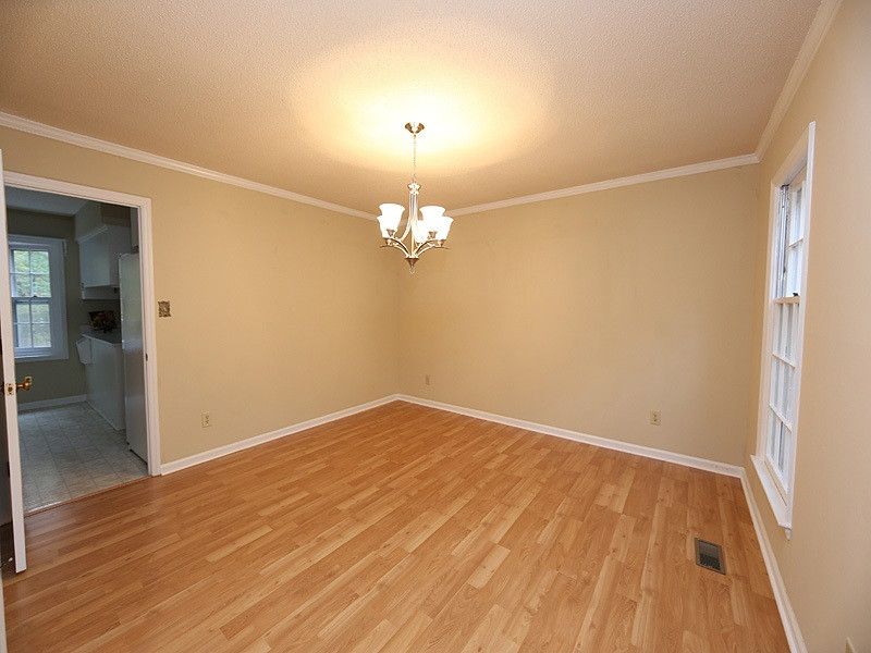 1916 White Plains Rd, Chapel Hill, NC 27517