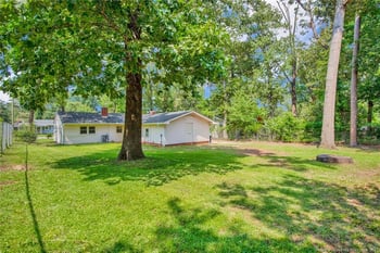 1917 Cherokee Dr, Fayetteville, NC 28303