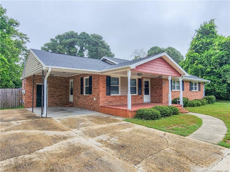 1917 Crestview Dr, Fayetteville, NC 28304