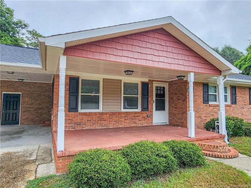 1917 Crestview Dr, Fayetteville, NC 28304