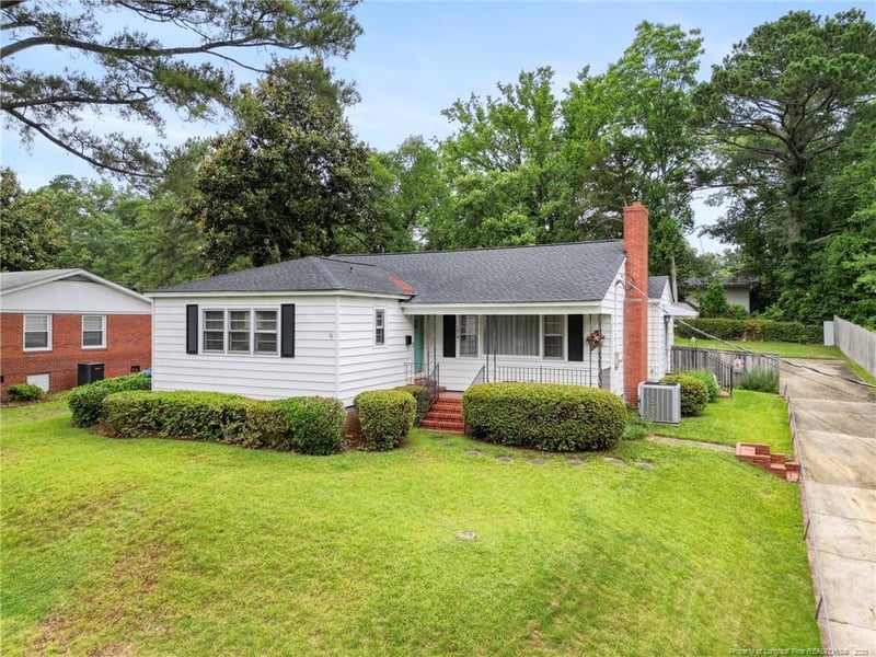 1918 Rogers Dr, Fayetteville, NC 28303