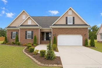 1918 Sunshine Ct, Hope Mills, NC 28348