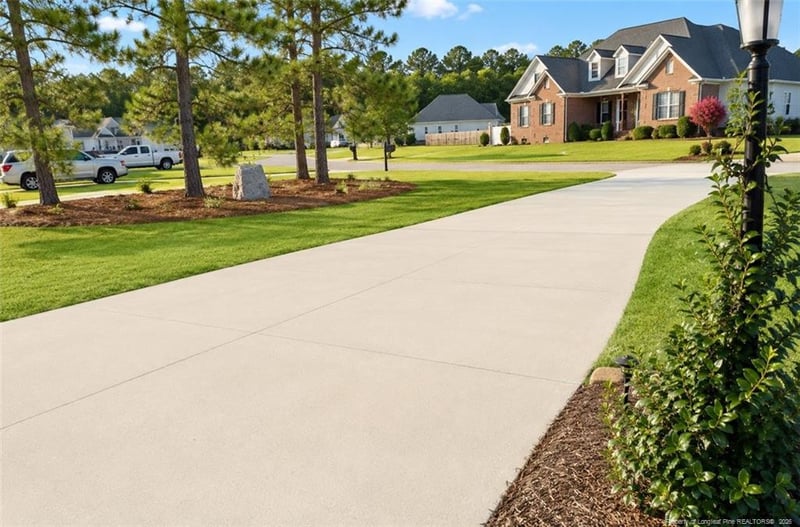 1918 Sunshine Ct, Hope Mills, NC 28348