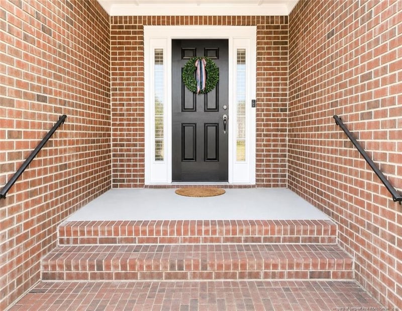 1918 Sunshine Ct, Hope Mills, NC 28348