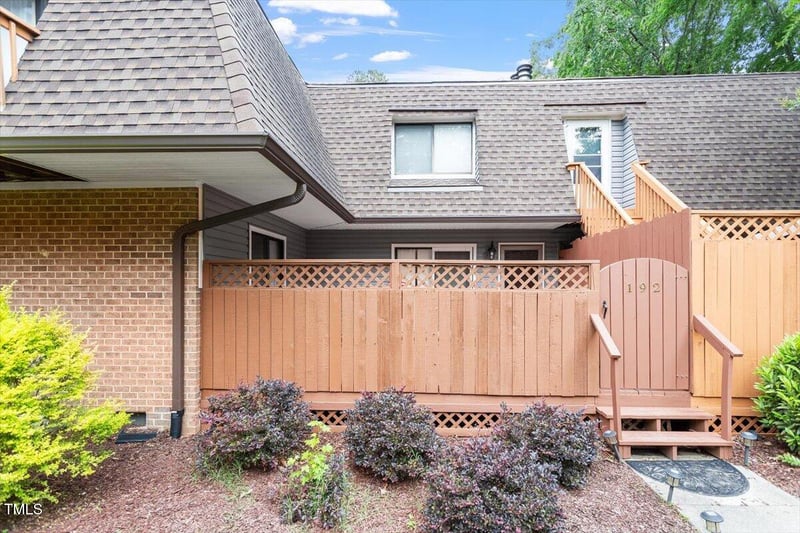 192 Summerwalk Cir, Chapel Hill, NC 27517