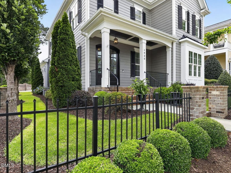 1920 Green Oaks Pw, Holly Springs, NC 27540