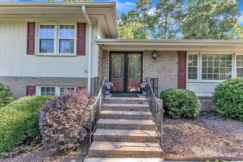 1920 Hillock Dr, Raleigh, NC 27612