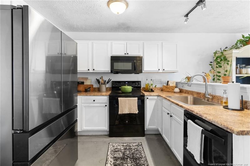 1920 Sir Michael Dr, Hope Mills, NC 28348