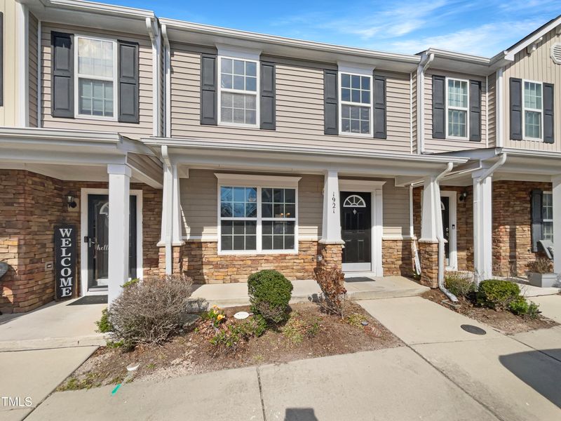 1921 Grassy Banks Dr, Raleigh, NC 27610
