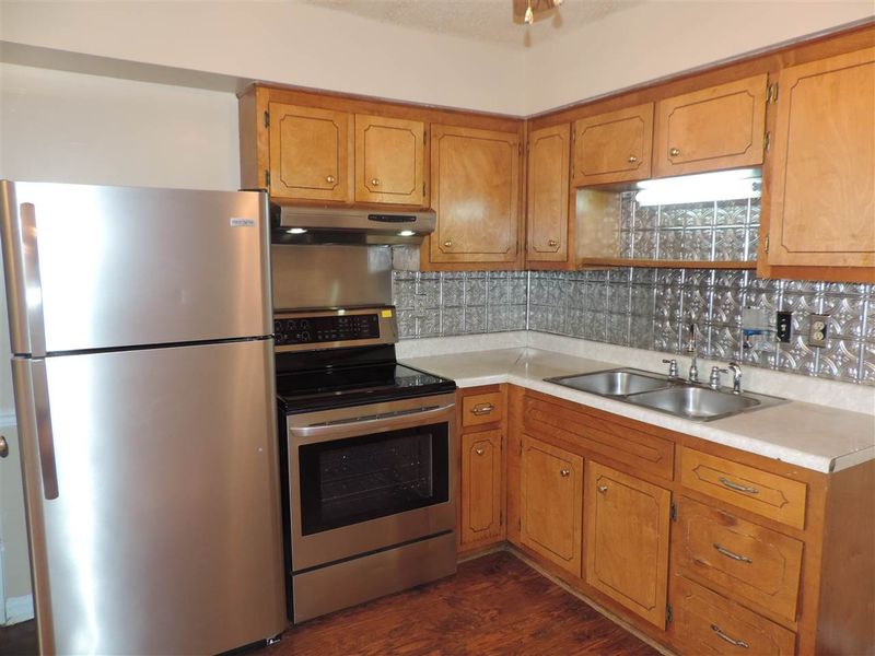1921 Nc 55 Hw, Durham, NC 27707