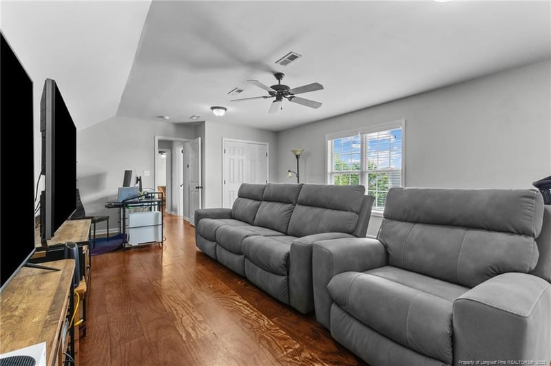 1921 Yellowbrick Rd, Fayetteville, NC 28314