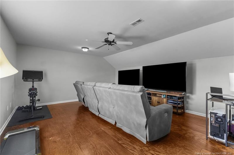1921 Yellowbrick Rd, Fayetteville, NC 28314