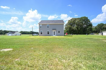 1922 Elephant Ln, Hope Mills, NC 28348