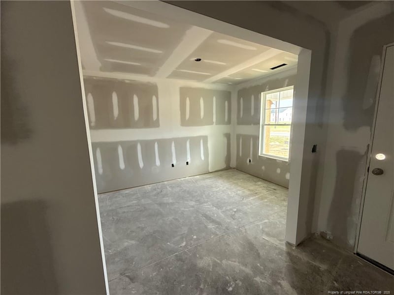 1924 Bulldog Ln, Hope Mills, NC 28348