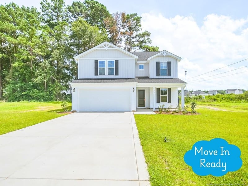 1924 Bulldog Ln, Hope Mills, NC 28348