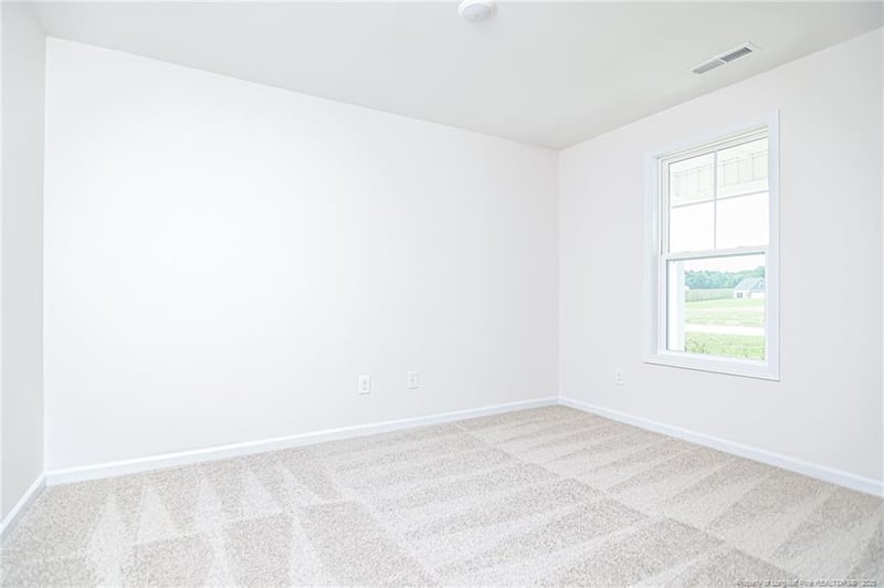 1924 Bulldog Ln, Hope Mills, NC 28348