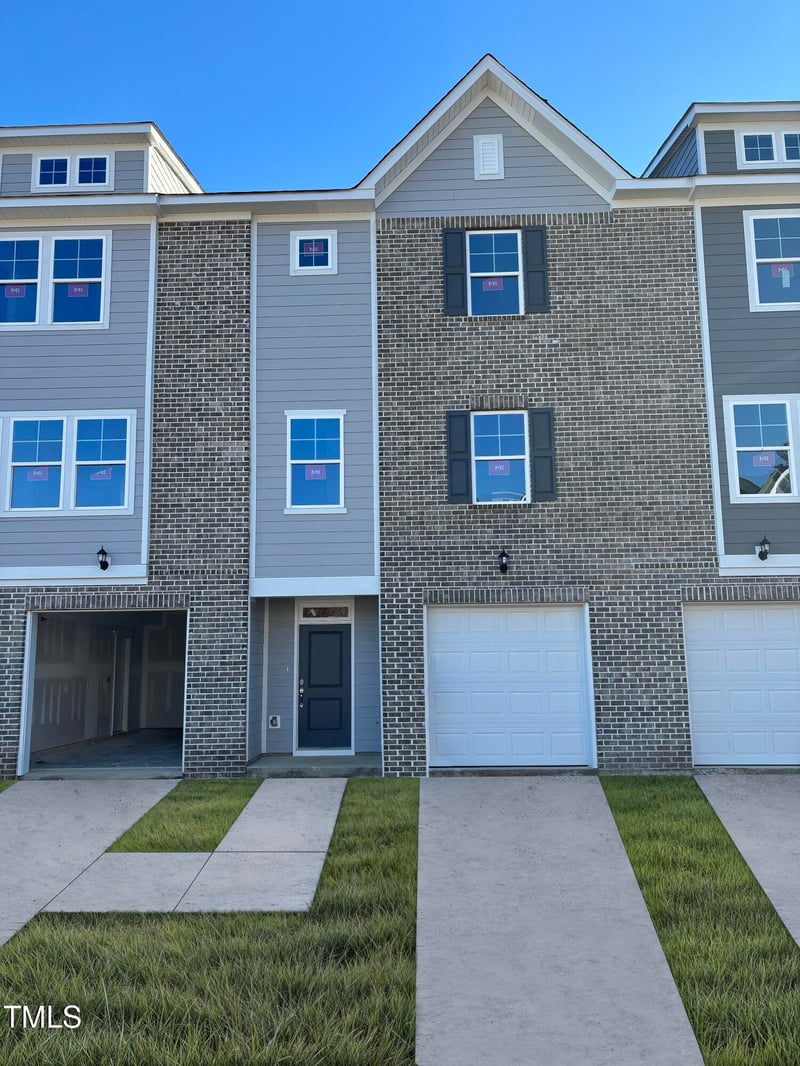 1924 Fishamble St, Fuquay Varina, NC 27526