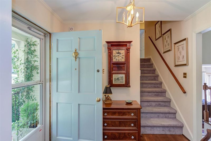 1924 Overland Dr, Chapel Hill, NC 27517