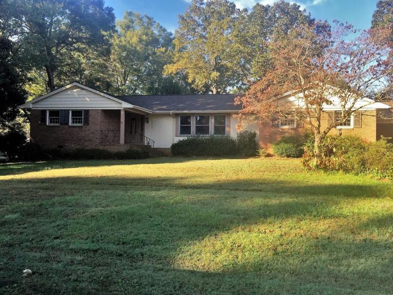 1924 Shirley Dr, Burlington, NC 27215