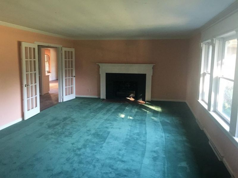 1924 Shirley Dr, Burlington, NC 27215