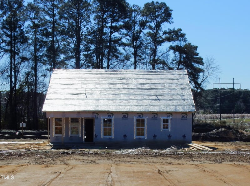 1925 Bulldog Ln, Hope Mills, NC 28348