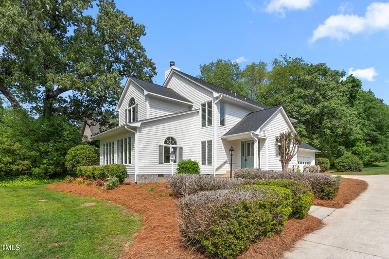 1925 W Lake Dr, Burlington, NC 27215