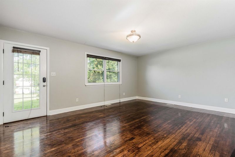 1925 Waters Dr, Raleigh, NC 27610