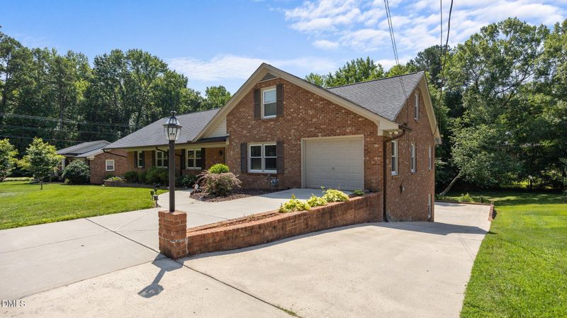 1926 Downing Dr, Burlington, NC 27215