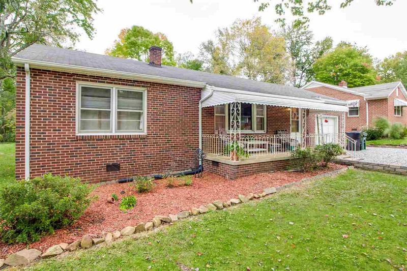 1926 Wilkins Dr, Burlington, NC 27217