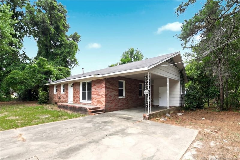 1928 Crestview Dr, Fayetteville, NC 28304
