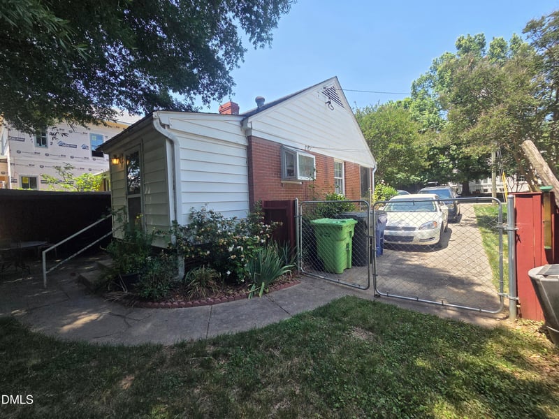 1928 Fairfield Dr, Raleigh, NC 27608