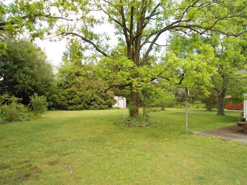 1928 Holland Ave, Burlington, NC 27217