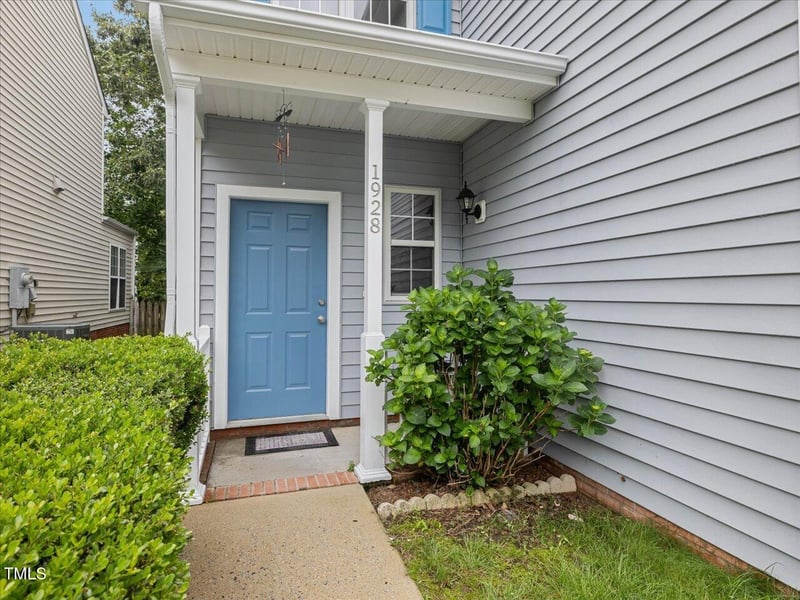 1928 Shadow Glen Dr, Raleigh, NC 27604