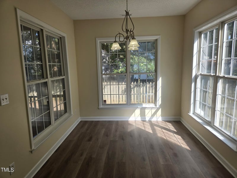 1928 Shadow Glen Dr, Raleigh, NC 27604