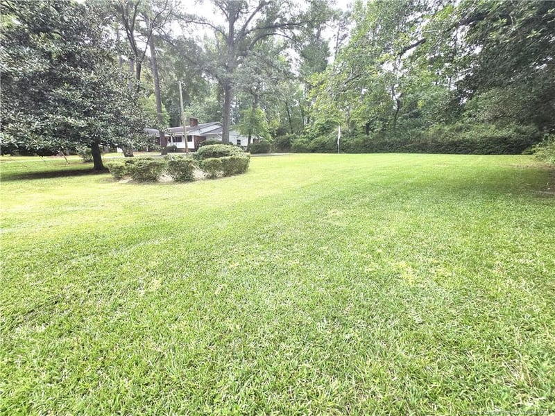 1929 Forest Hills Dr, Fayetteville, NC 28303