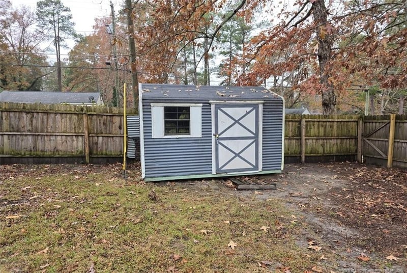 1929 Mcgougan Rd, Fayetteville, NC 28303