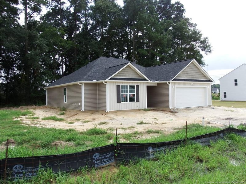 1930 Bulldog Ln, Hope Mills, NC 28348
