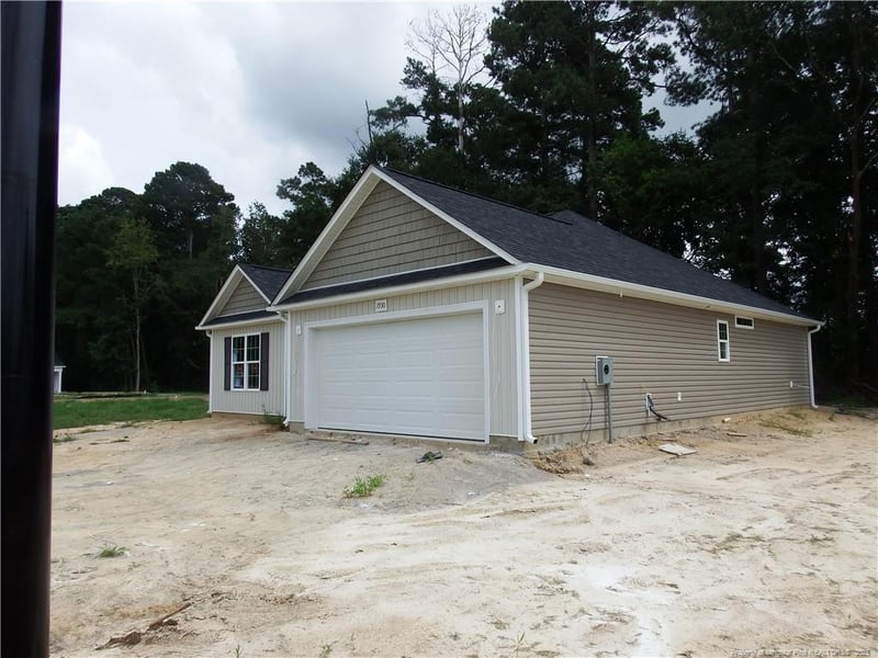 1930 Bulldog Ln, Hope Mills, NC 28348